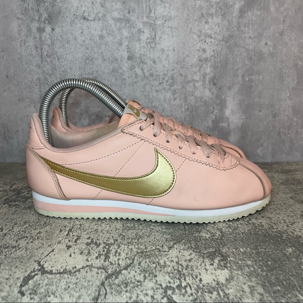 Nike Cortez Sneakers Womens sz 7.5
